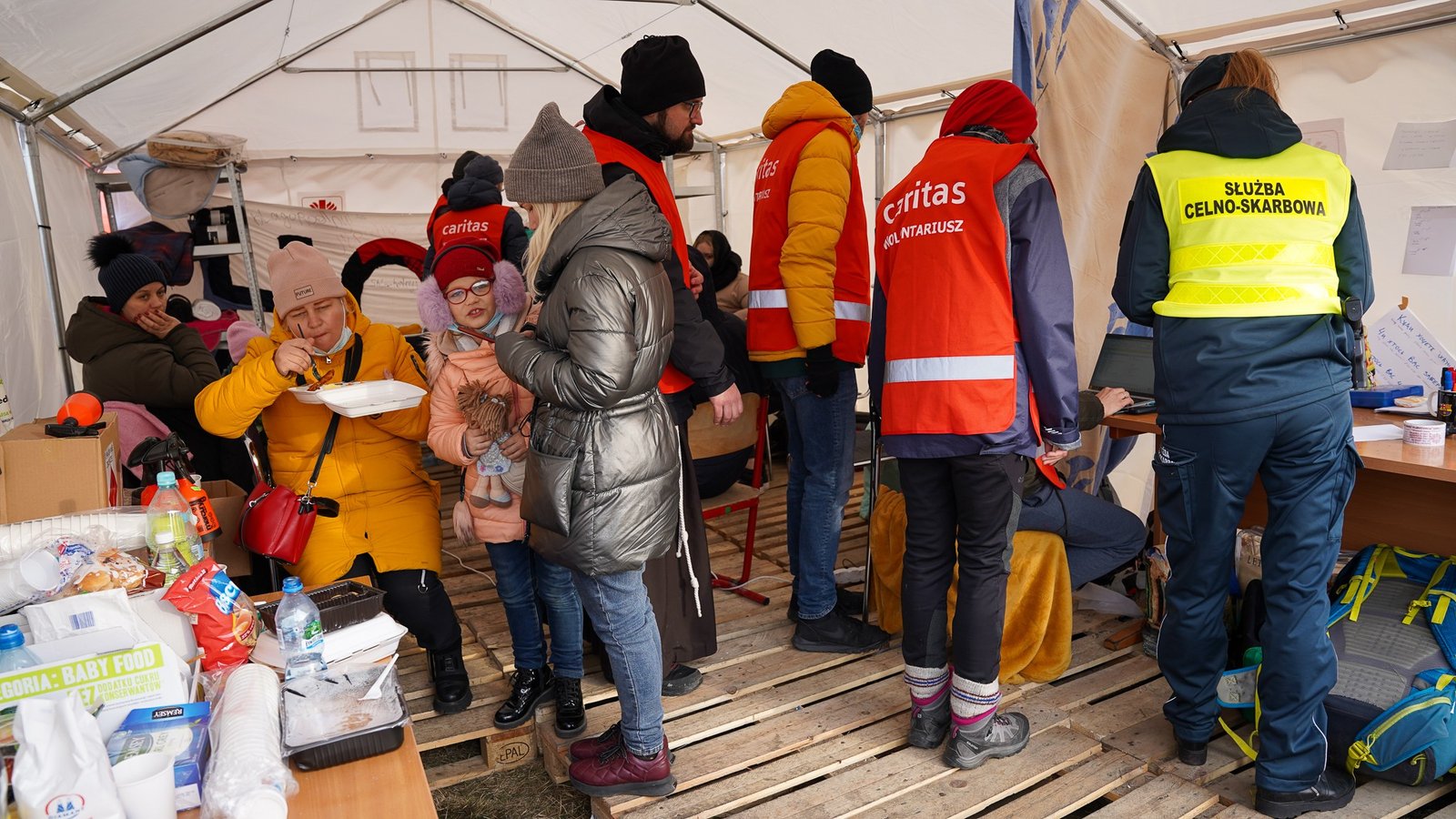 2022.03.01_Caritas-border-tent-near-Medyka-5 A Onda Crescente de Intolerância a Estrangeiros: Por que a Compaixão é a Resposta?